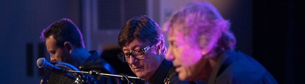 Hank Marvin and the band