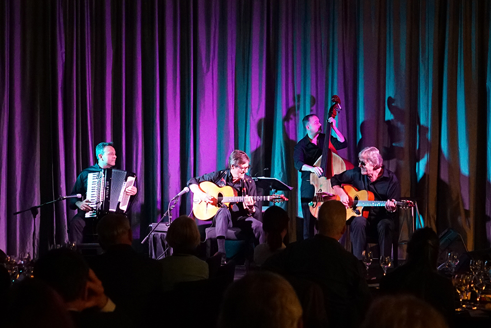 Hank Marvin at Auckland Northern Club 2015